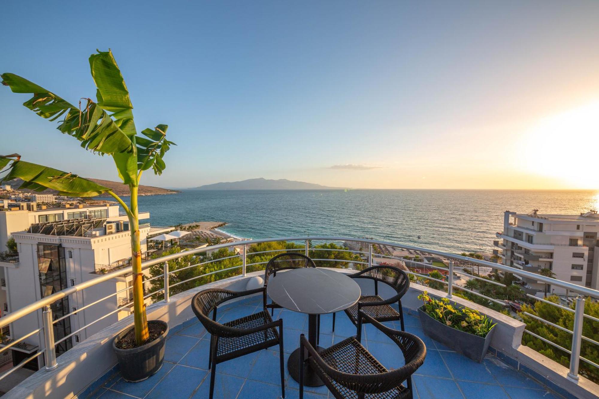 Hotel Sea Breeze Sarandë Exterior foto