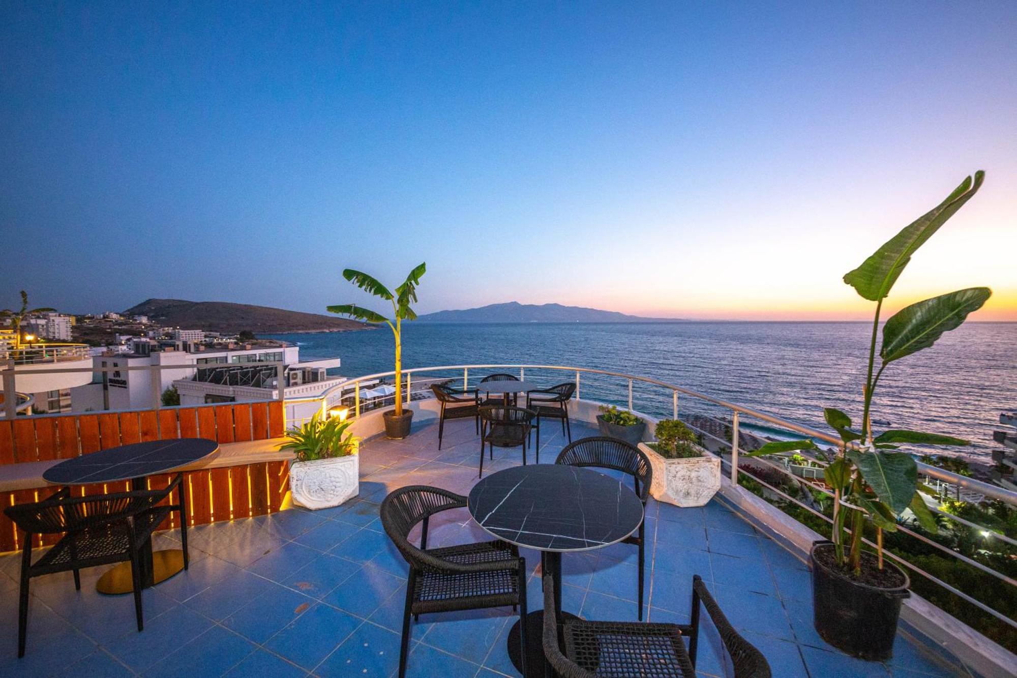 Hotel Sea Breeze Sarandë Exterior foto